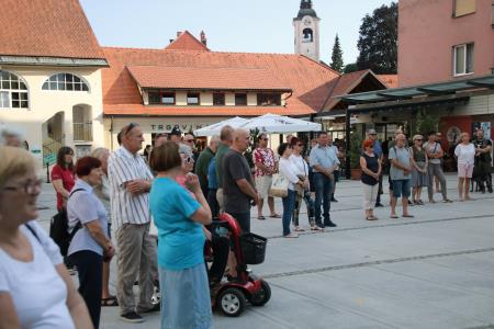Spominska svečanost na Trgu talcev 